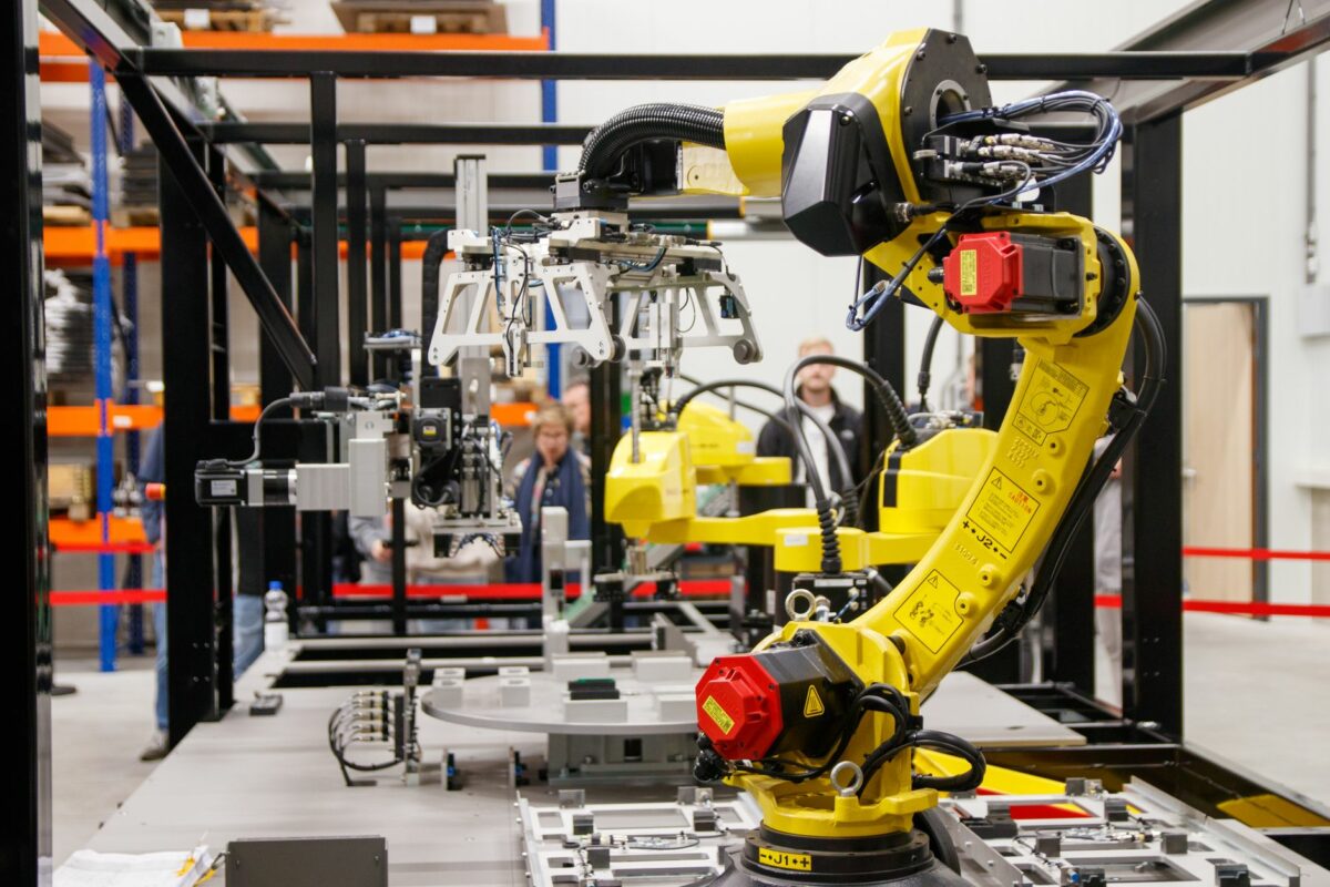 Compteurs d'eau intelligents : l'usine Itron de Mâcon accélère son automatisation
